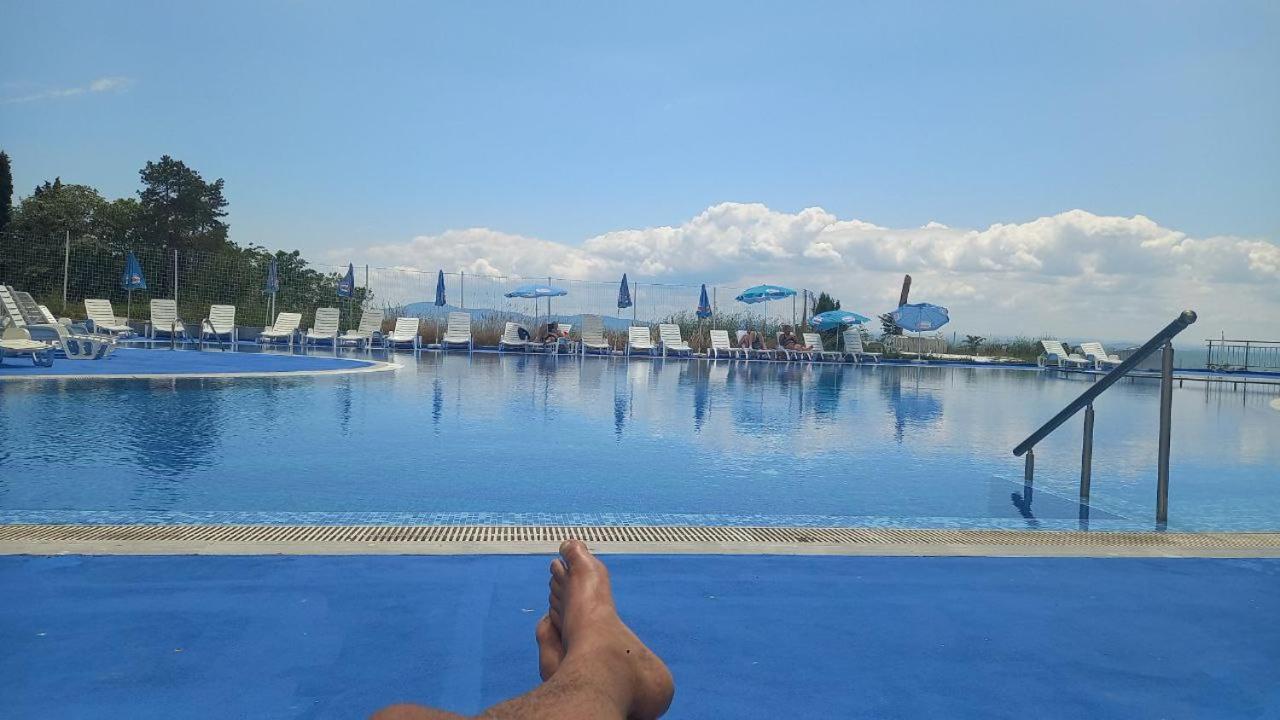 Pomorie Direkt Am Pool Apartment Luaran gambar